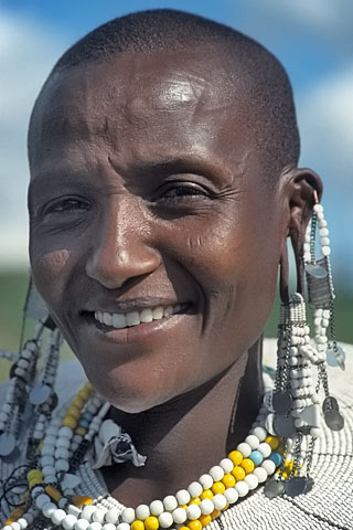 http://www.transafrika.org/media/Tansania Bilder/Massai Frau.jpg